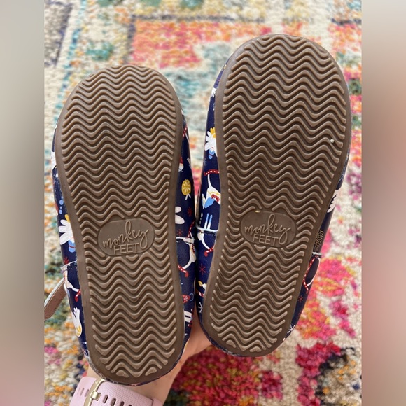 Monkey Feet Christmas Shoe🎁🥁 - Picture 2 of 5